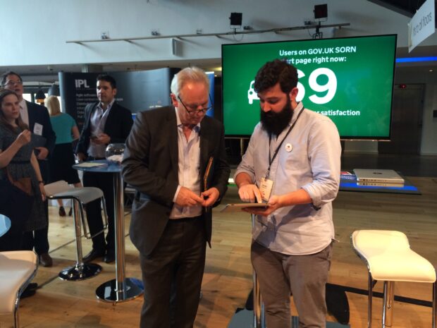 Rob Young demoes the Performance Platform to Sir Francis Maude